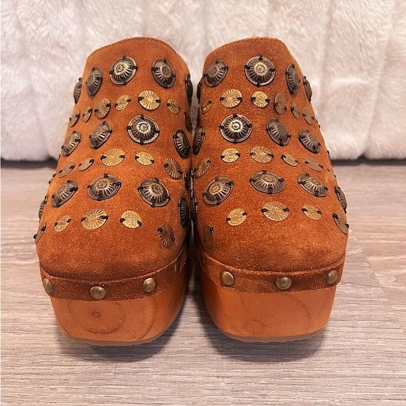 FREE PEOPLE Brown Suede Metal Embellished Slip On Heeled Claudia Clogs Size 8 - Picture 15 of 15